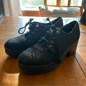 Urban Outfitters Black Eyelet Lace Chunky Lug Sole Oxford Loafers Size 9